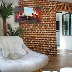 Oasis - Cine, Balneo & Confort A La Lejlighed