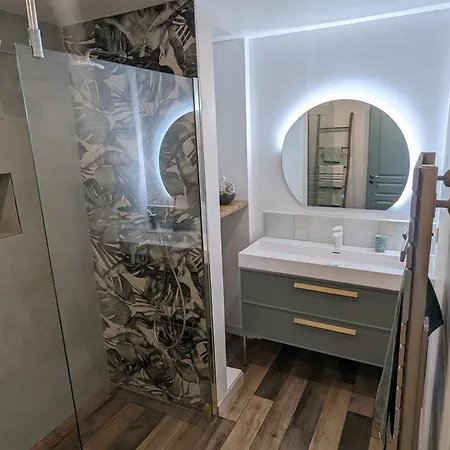 Oasis - Cine, Balneo & Confort A La Daire *