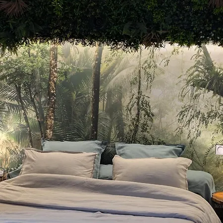 Oasis - Ciné, Balnéo&confort à La *