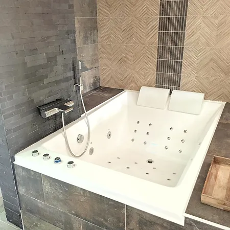 Oasis - Cine, Balneo & Confort A La Daire *